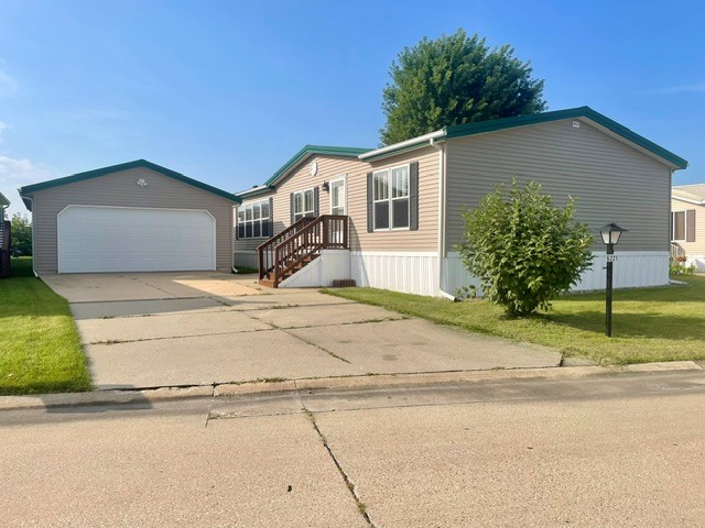 6221 Decatur St SW Cedar Rapids, IA 52404